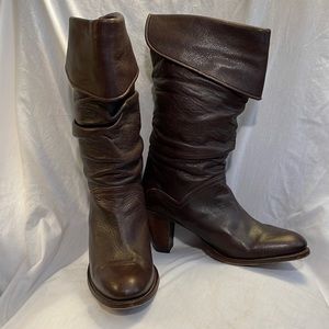 Woman’s Frye Brown leather boots size 9 Excellent condition!